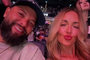 好球啊嫂子！德隆-威廉姆斯晒与妻子合照：NBA中国赛