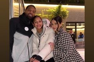 没打比赛的日子都在享受生活!乔治一家在纽约为女儿娜塔莎庆生!