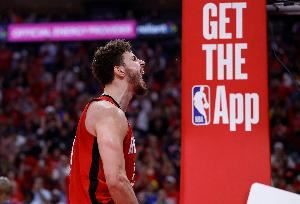 乌度卡:申京几乎一对一单防字母&让他打得很难受 他贡献十足